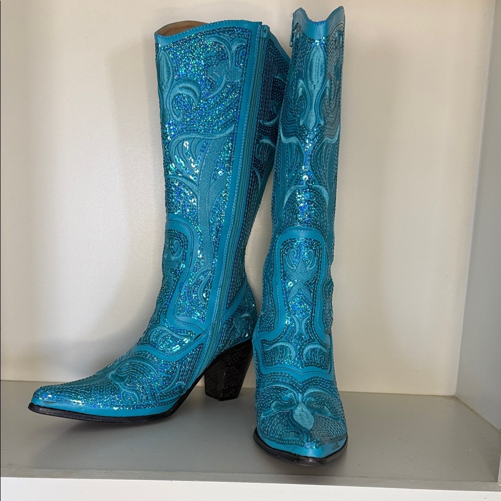 Elegant Turquoise Heeled Boots - Picture 4 of 8